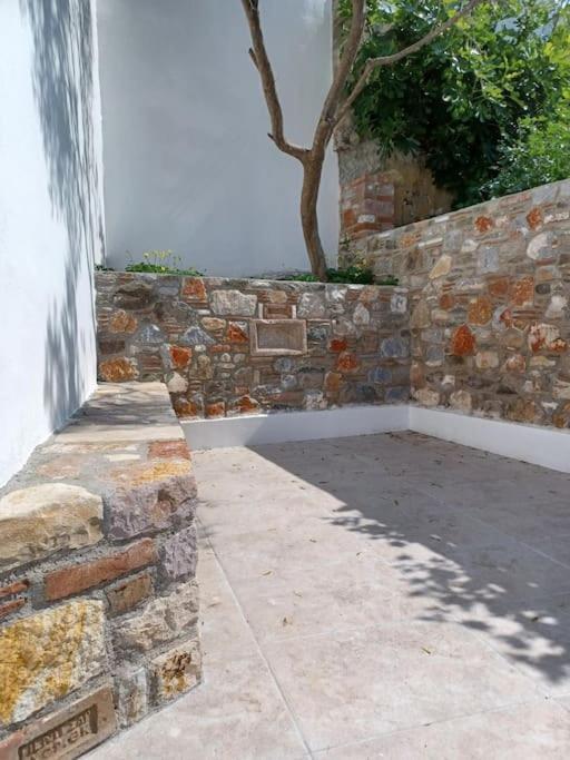 Petite Suite With Backyard. Mytilíni Dış mekan fotoğraf